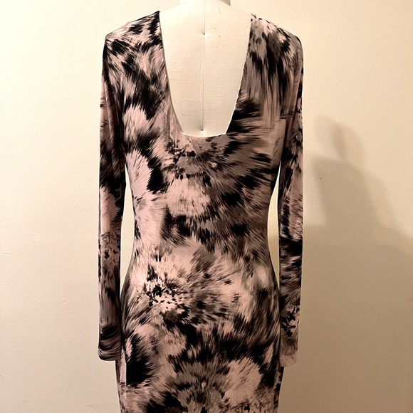 New Guess form fitting midi dress-size M - Picture 4 of 7